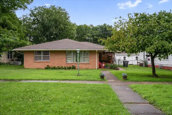 914 SE Delaware Avenue, Bartlesville, OK 74003