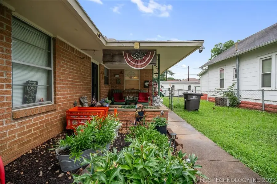 914 SE Delaware Avenue, Bartlesville, OK 74003 - #2