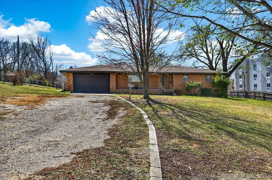 3939 Lakeview Drive, Bartlesville, OK 74006 - #2