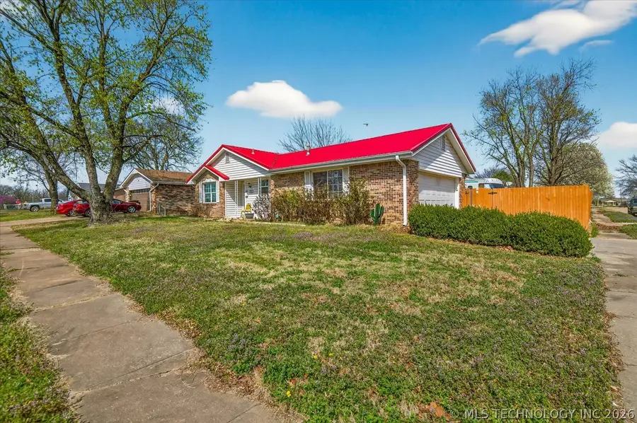 709 Brentwood Road, Bartlesville, OK 74003 - #2