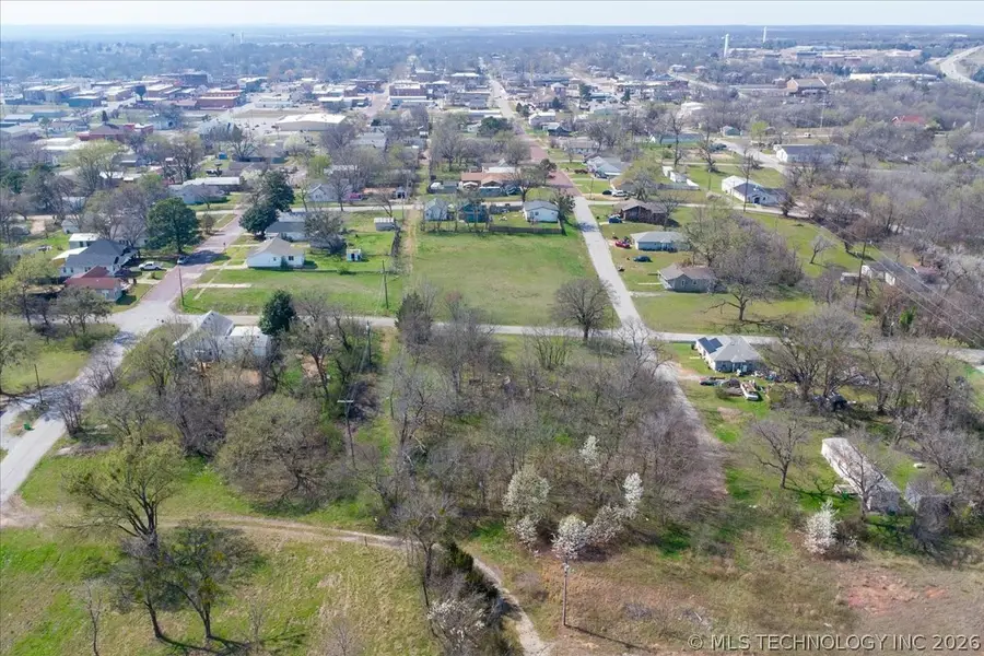 608 E 9th Avenue, Bristow, OK 74010 - #3