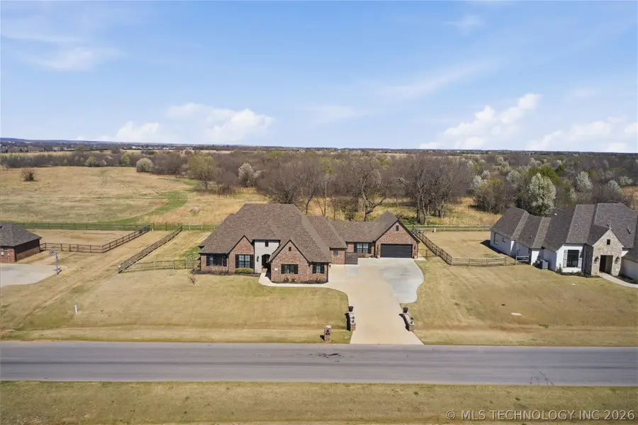 6907 E 91st Street N, Owasso, OK 74055 - #3