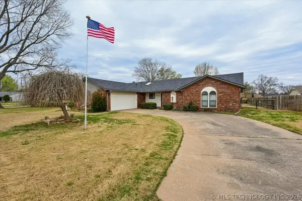 725 Magnolia Court, Broken Arrow, OK 74011