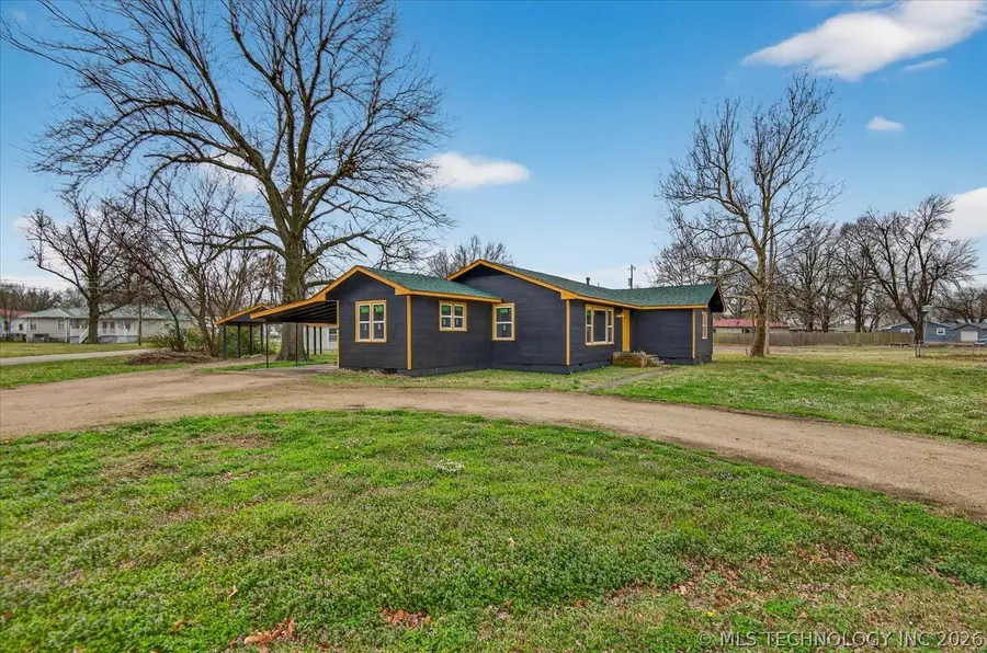 507 W Russell Avenue, Nowata, OK 74048 - #2