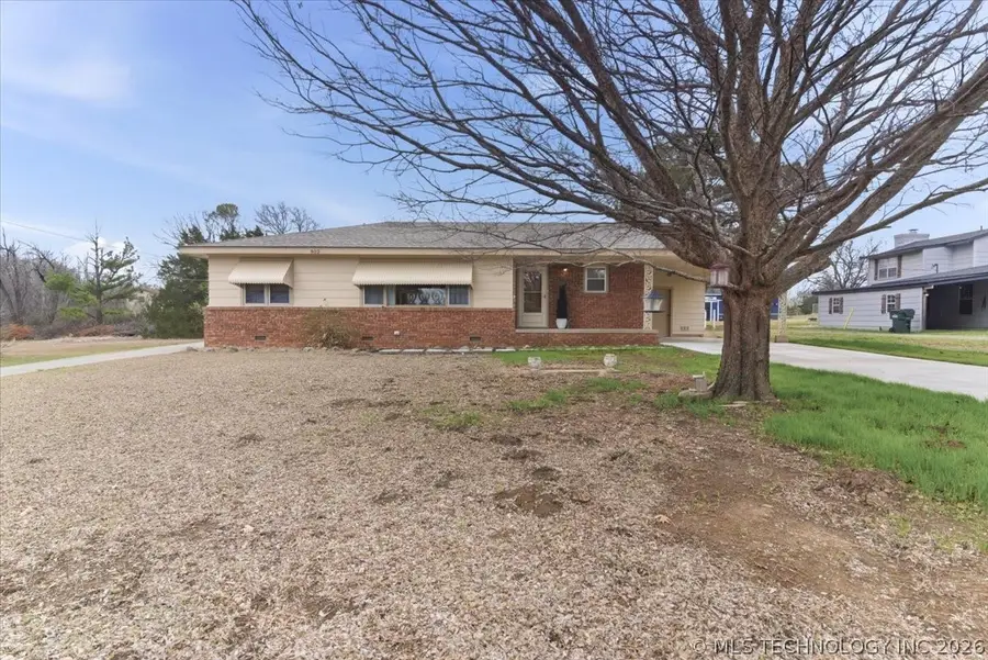 902 S Lake Road, Henryetta, OK 74437 - #2