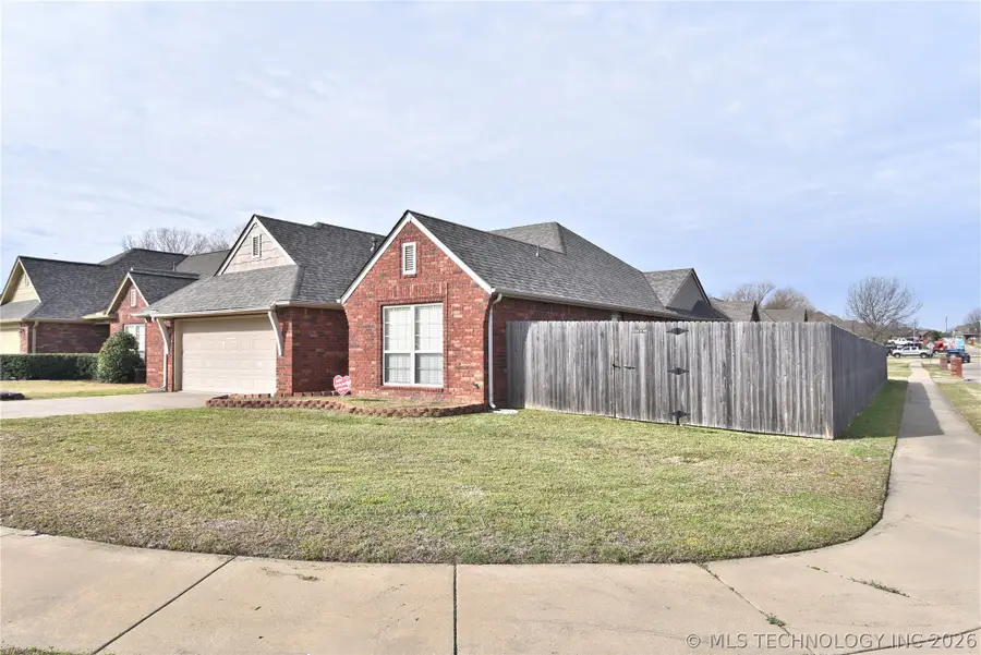11114 N 132nd East Avenue, Owasso, OK 74055 - #2