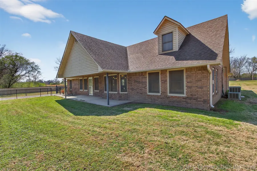 313 N 6th Street, Chouteau, OK 74337 - #3