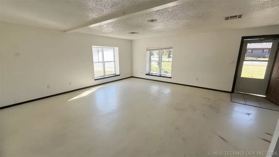 305 W Commercial Street, Inola, OK 74036 - #2