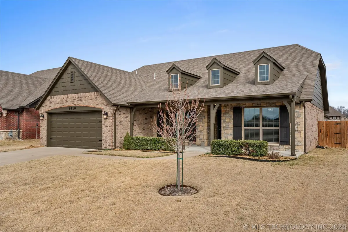 1910 Roman Street, Bartlesville, OK 74006 - #1