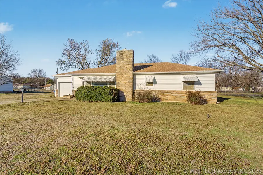 1202 W Davis Drive, Nowata, OK 74048 - #2