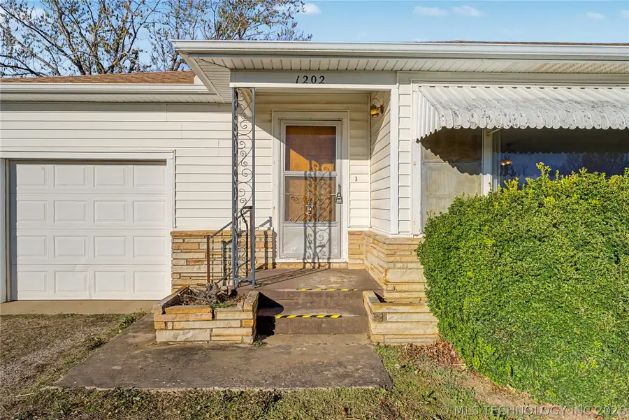 1202 W Davis Drive, Nowata, OK 74048 - #3