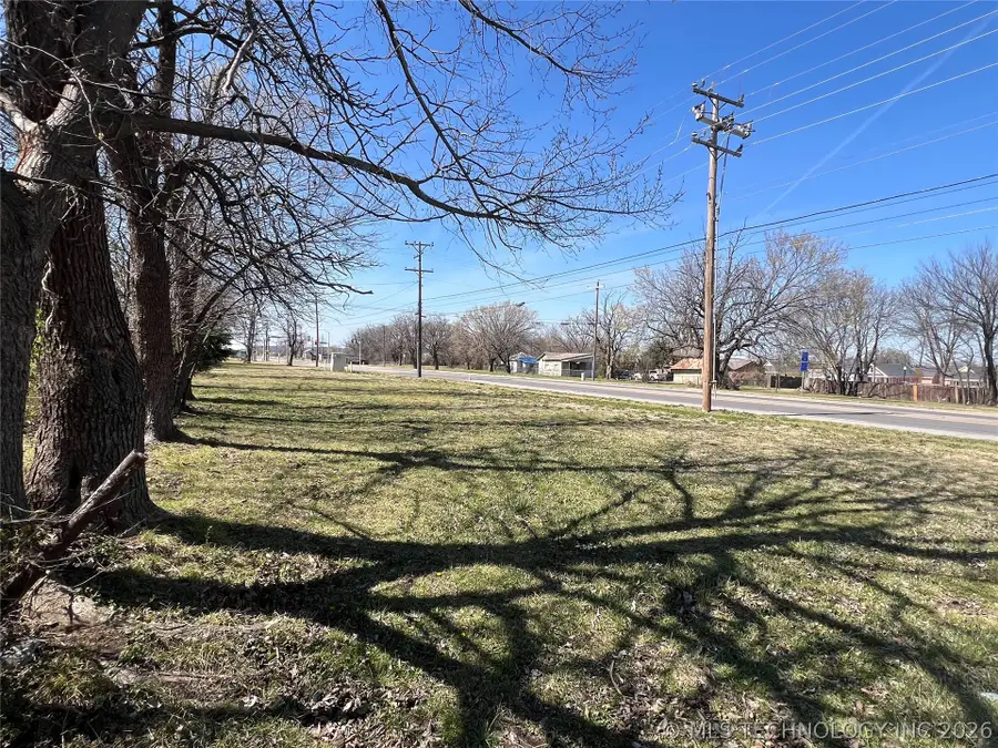 805 SW Adams Boulevard, Bartlesville, OK 74003 - #2