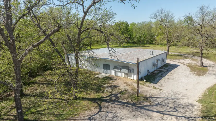 709 E 4th Street, Skiatook, OK 74070 - #3