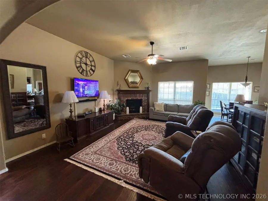 3309 E Hudson Street, Broken Arrow, OK 74014 - #2