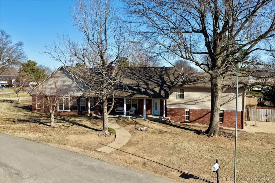 1002 W Knisley Avenue, Checotah, OK 74426 - #2