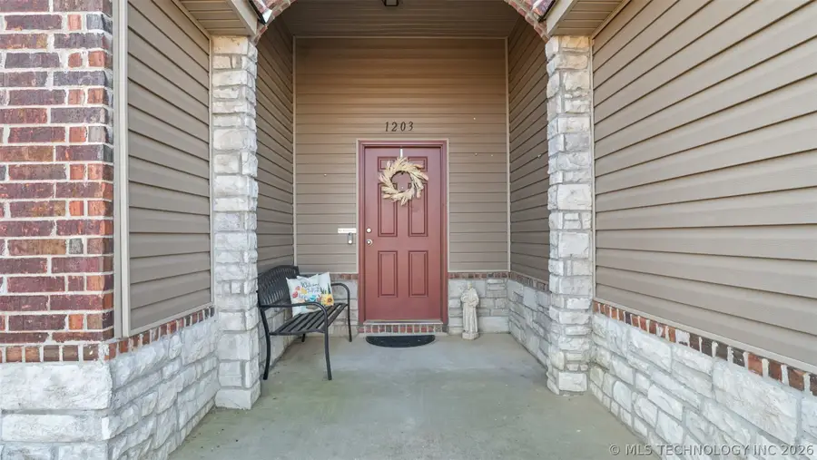 1203 W Missouri Avenue, Claremore, OK 74019 - #2