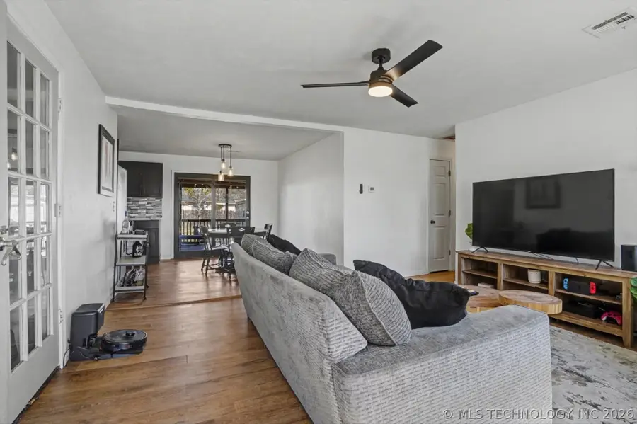 712 W 5th Street, Skiatook, OK 74070 - #2