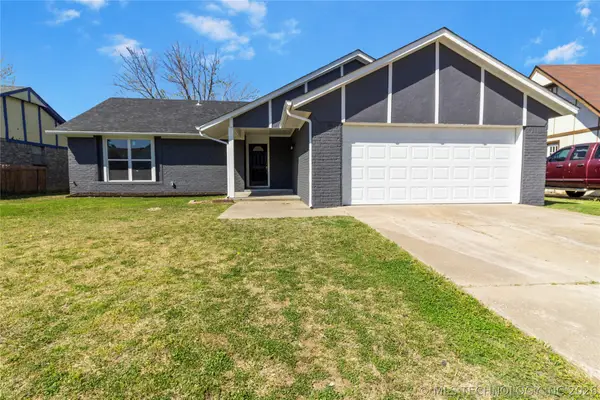 8418 N 117th East East Avenue, Owasso, OK 74055