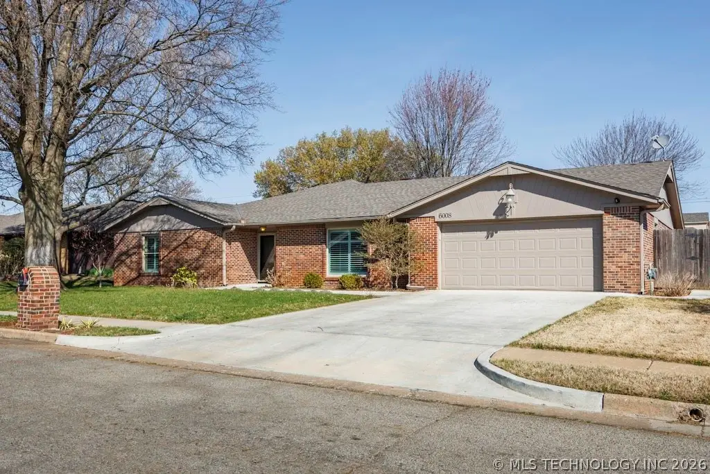 6008 Martin Place, Bartlesville, OK 74006 - #1