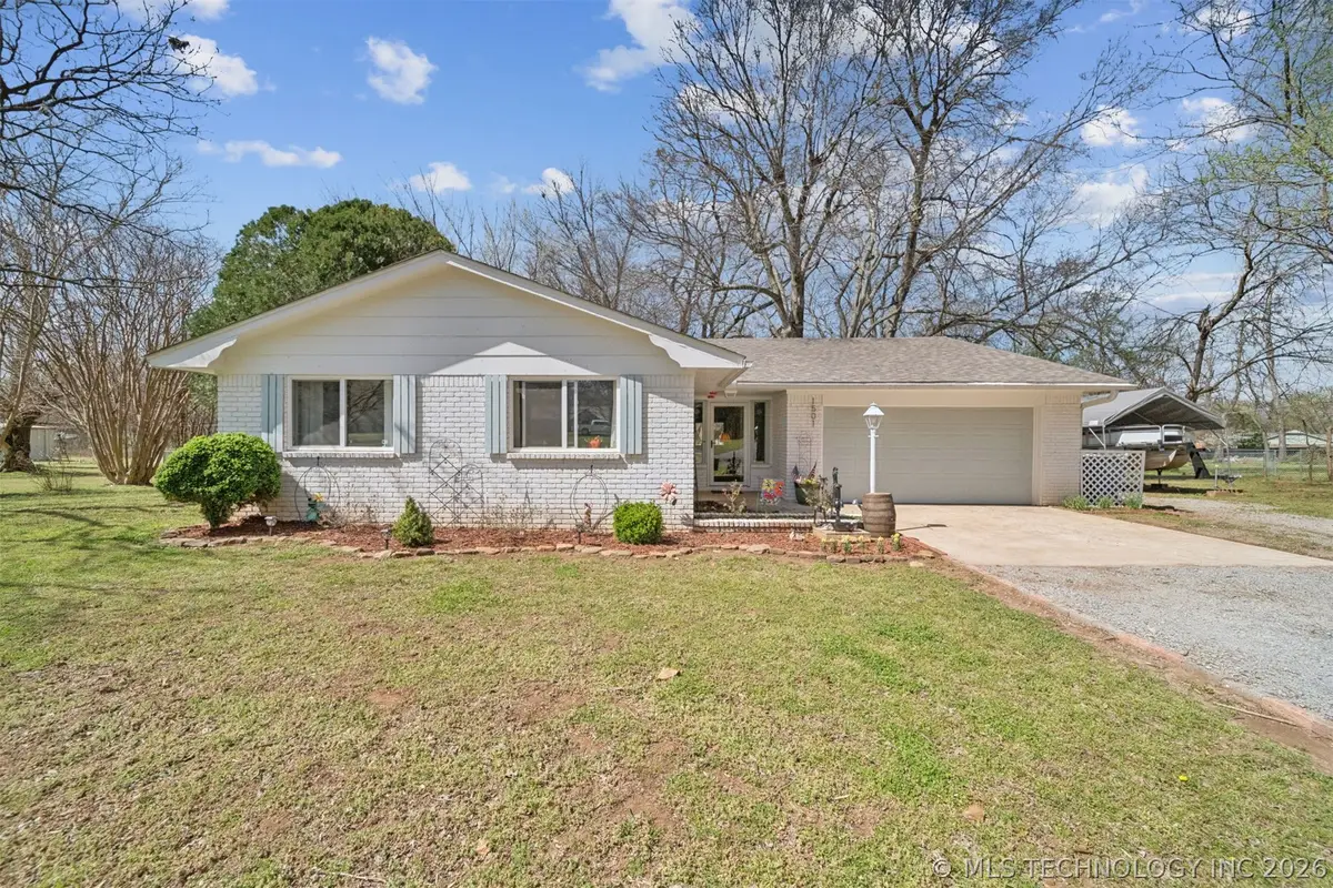 1501 N Fox Street, Chouteau, OK 74337 - #1