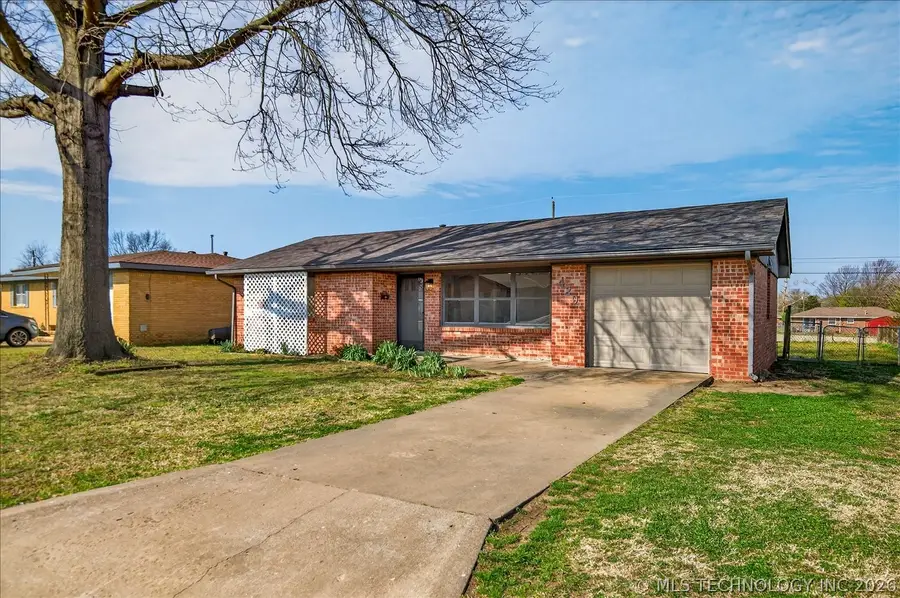 429 NE Elmhurst Avenue, Bartlesville, OK 74006 - #2