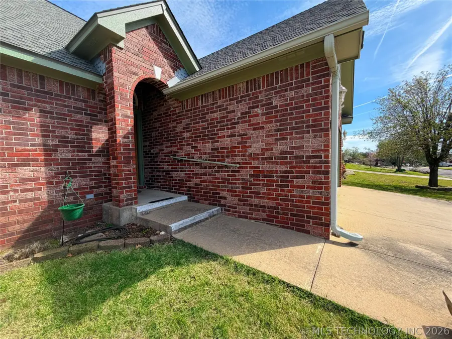 1208 W 1st Street, Tahlequah, OK 74464 - #3