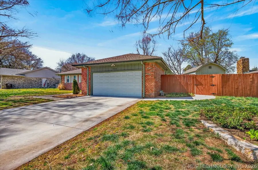 1811 Putnam, Bartlesville, OK 74006 - #3