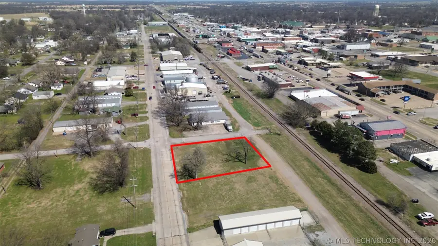 201 S Taylor Street, Pryor, OK 74361 - #2