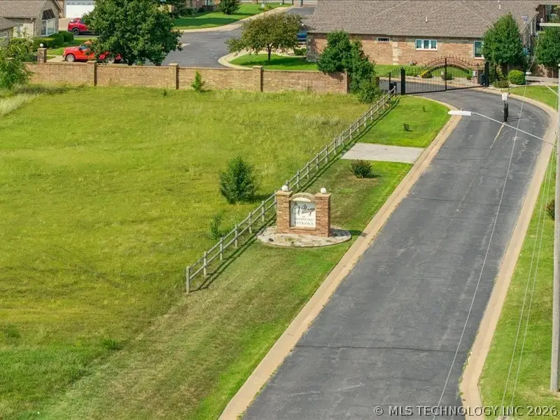 501 St Andrews Place, Grove, OK 74344 - #2