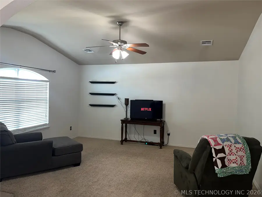 520 S Creek Street, Skiatook, OK 74070 - #3