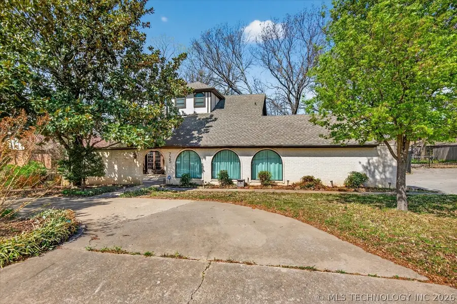 725 Kenwood Drive, Bartlesville, OK 74006 - #2