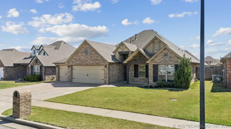 7500 E 83rd Street, Owasso, OK 74055 - #2