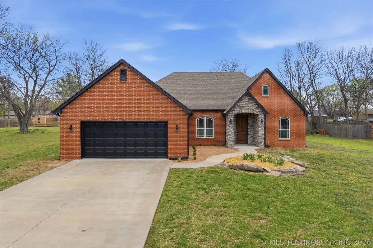636 S Pecan Place, Oologah, OK 74053 - #1