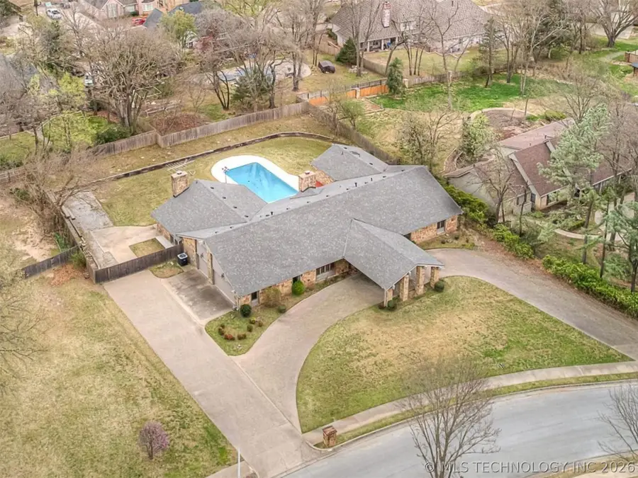 2417 Stonewall Drive, Bartlesville, OK 74006 - #2