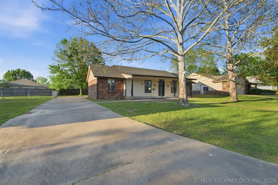 8008 E Madison Street, Broken Arrow, OK 74014 - #2