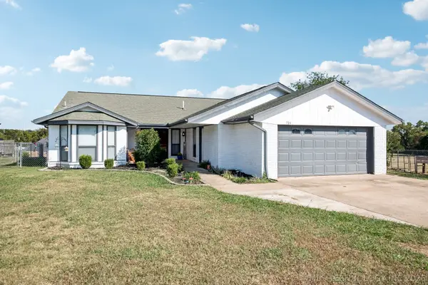704 S Timberridge Drive, Cushing, OK 74023