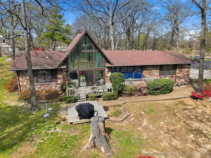 1022 W Young Avenue, Stilwell, OK 74960 - #2