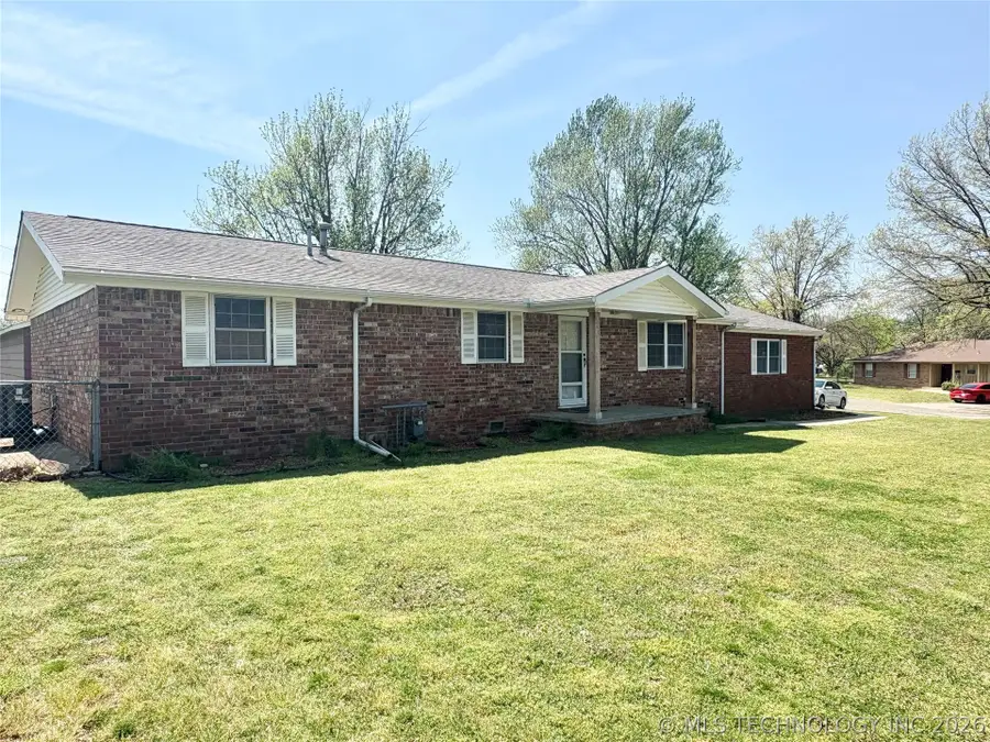 924 W Park Avenue, Checotah, OK 74426 - #2