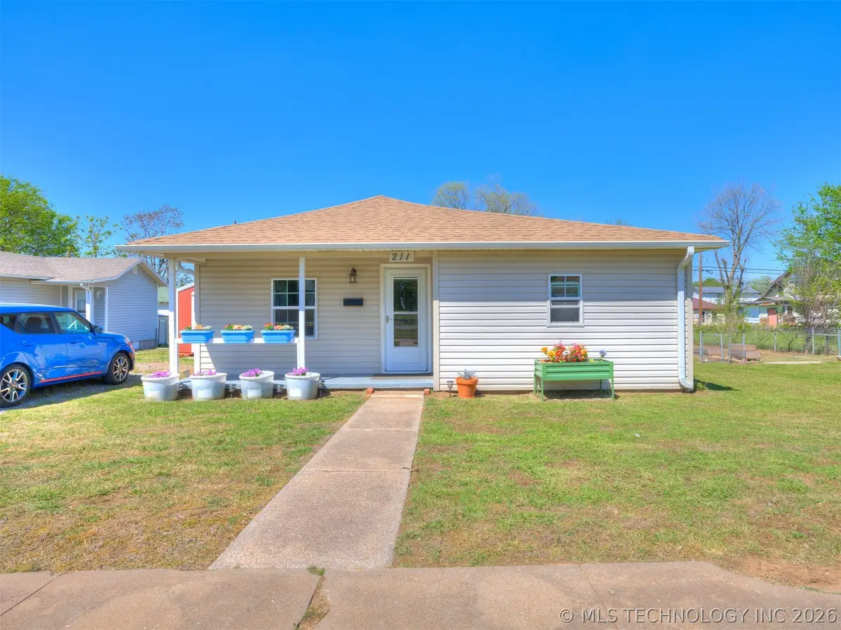 211 E 2nd Street, Stroud, OK 74079 - #1