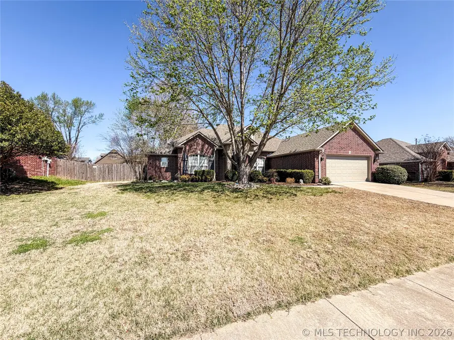 5312 Richmond Drive, Bartlesville, OK 74006 - #2