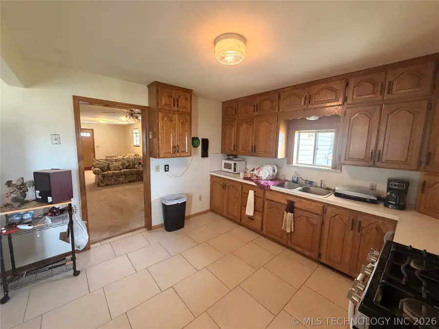 1412 E Walnut Street, Cushing, OK 74023 - #2