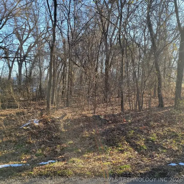 738 Road, Wagoner, OK 74467