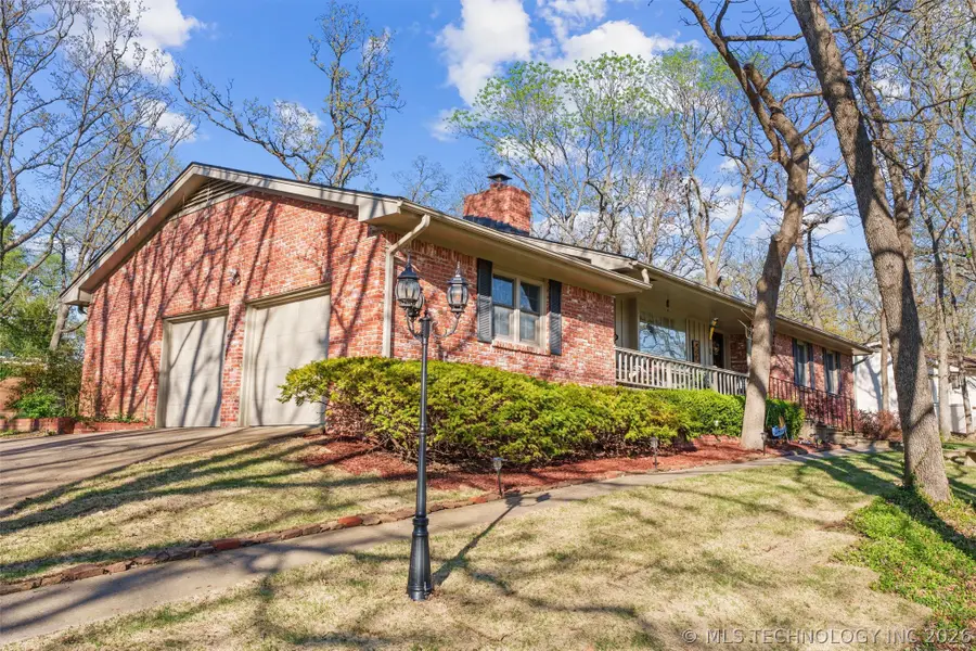 2124 Skyline Drive, Bartlesville, OK 74006 - #2