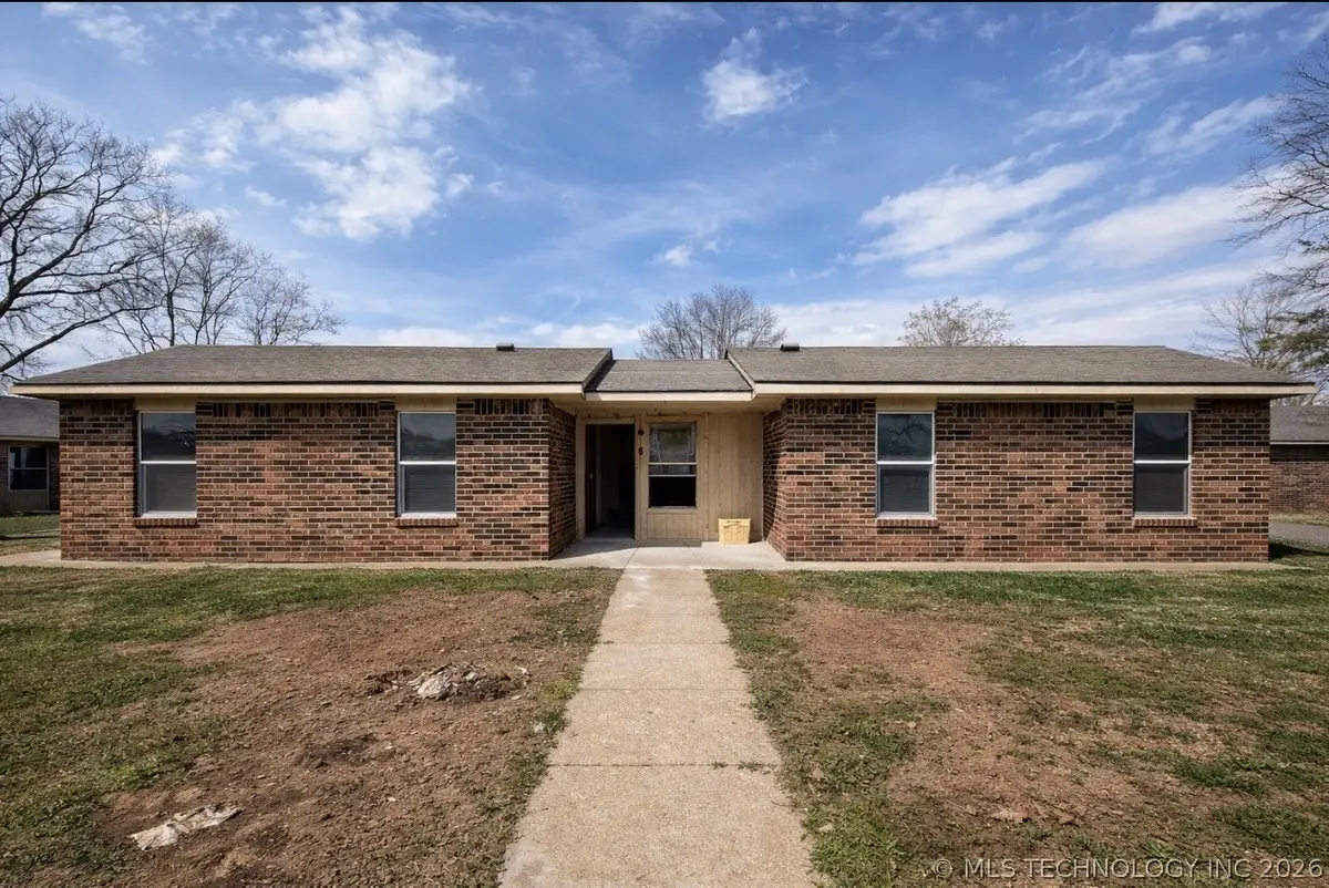 100 W Oak, Webbers Falls, OK 74470 - #1