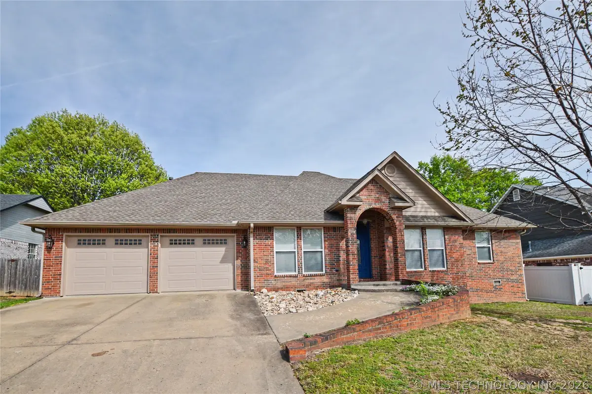 605 S Oak Avenue, Tahlequah, OK 74464 - #1