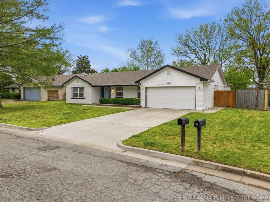 1009 W Canton Street, Broken Arrow, OK 74012 - #2