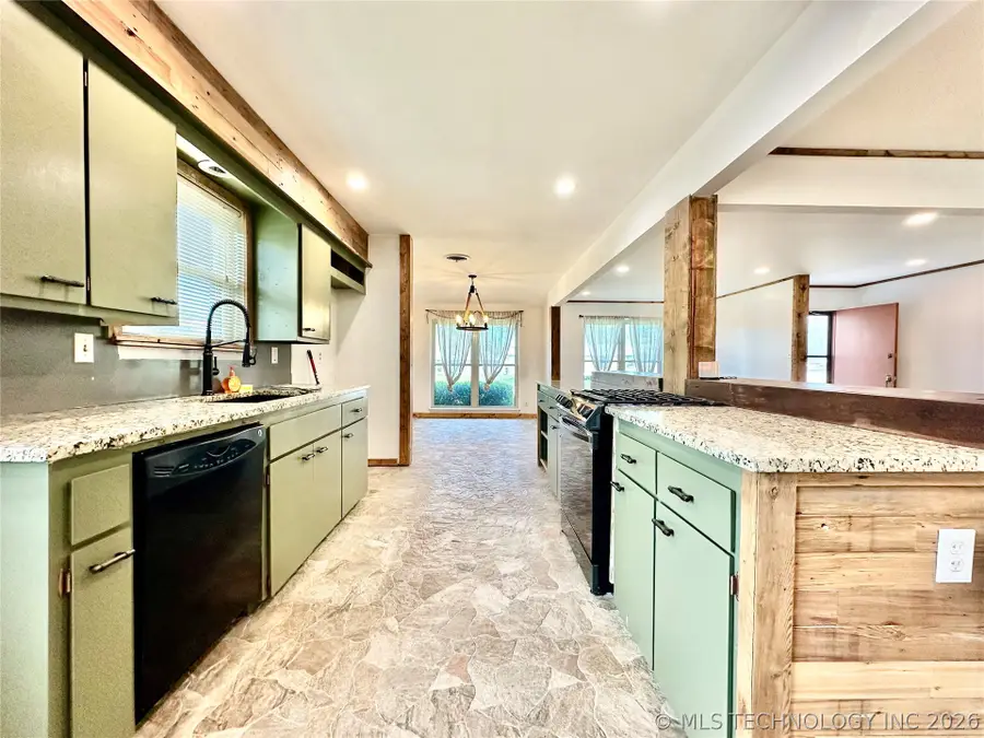 9440 E 38th Place S, Tulsa, OK 74145 - #2