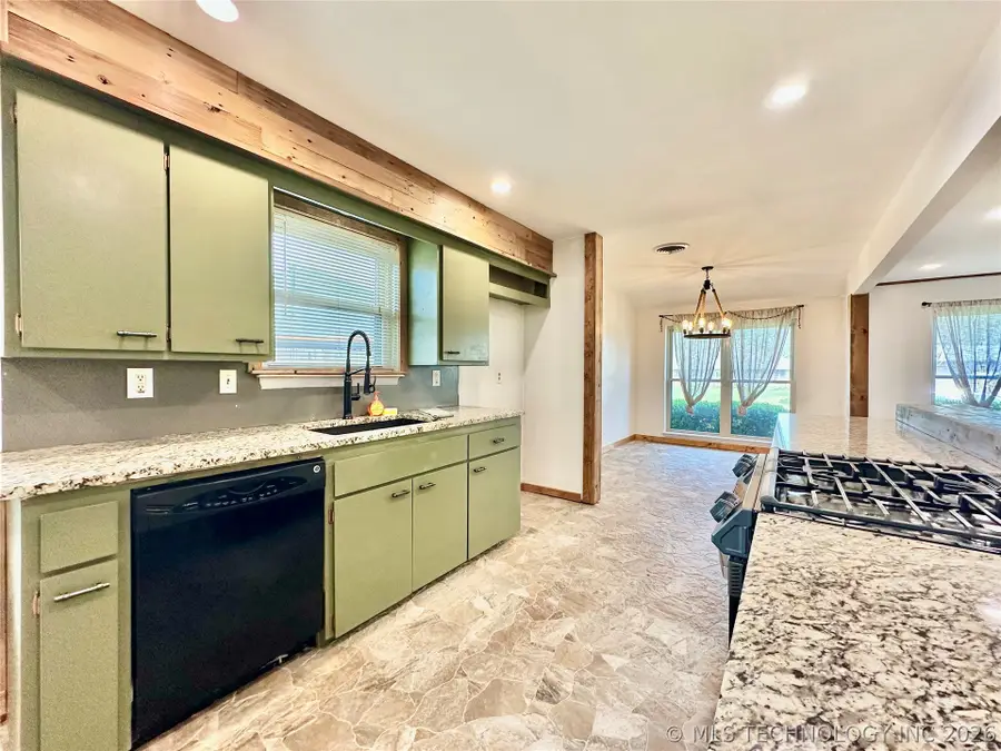 9440 E 38th Place S, Tulsa, OK 74145 - #3