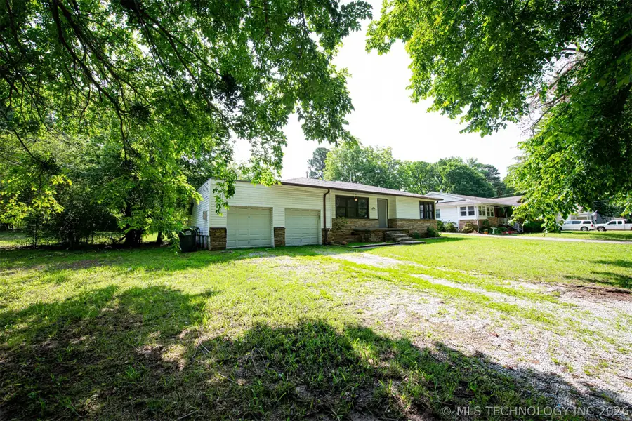 403 Delaware Avenue, Coweta, OK 74429 - #3