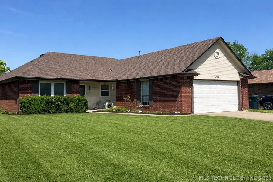 614 W 20th Street S, Claremore, OK 74019 - #2